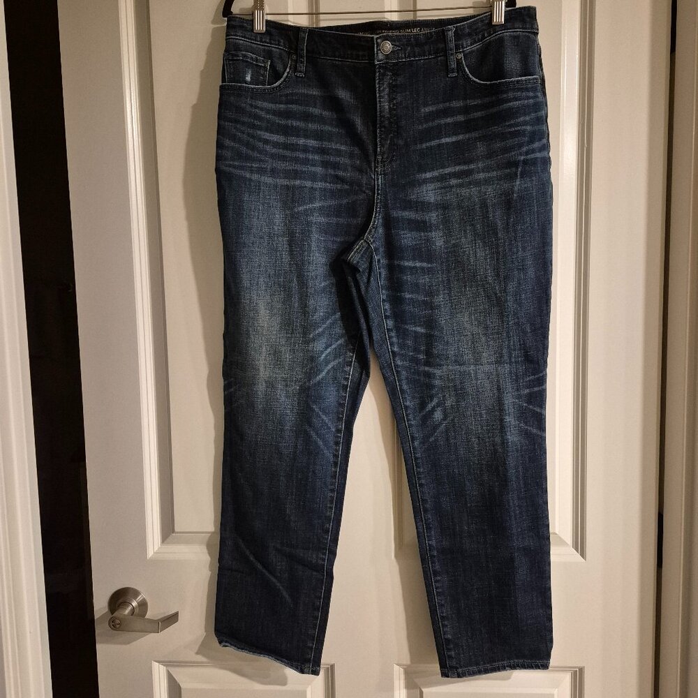 Chicos 2.5R/14R So Slimming Girlfriend Slim Leg Ankle Jeans Cropped EUC